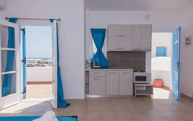 Kamari Sunset Escape With Santorini Views