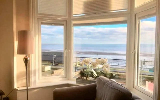 Seafront house with garden seating and stunning sea views!