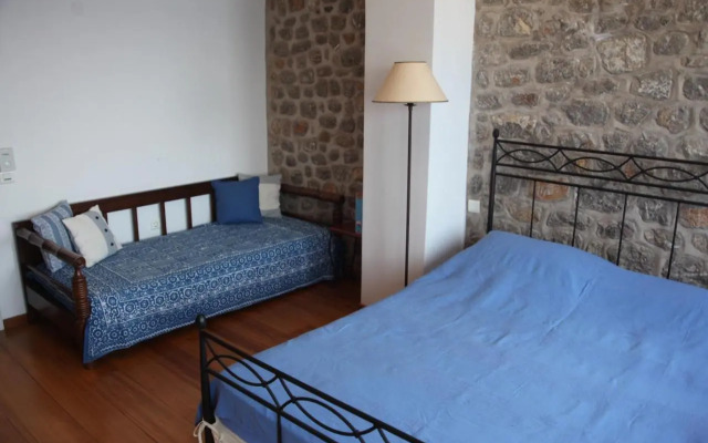 Alkioni stone house
