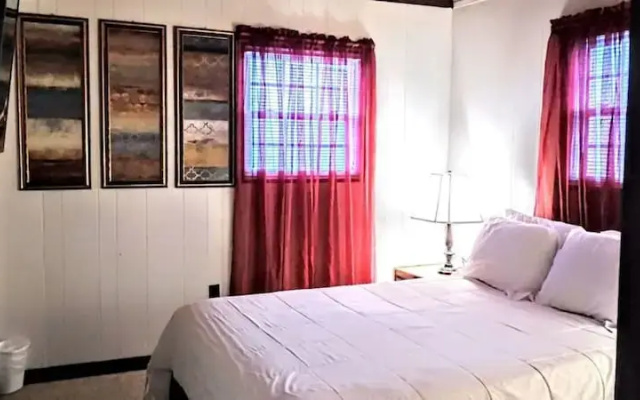 Gatlinburg Hideaway with Fireplace