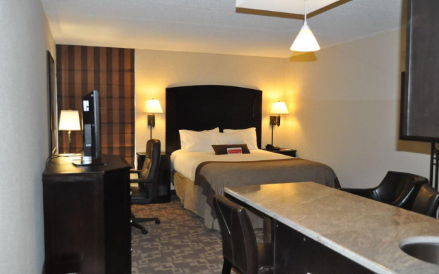 Holiday Inn Hotel & Suites Charleston West by IHG