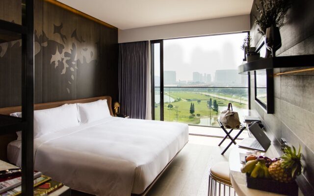 YOHO Hollywood Roosevelt Hotel