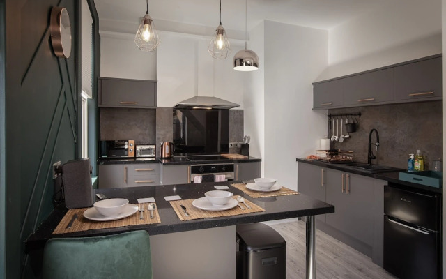 Town View Apartment by Sasco