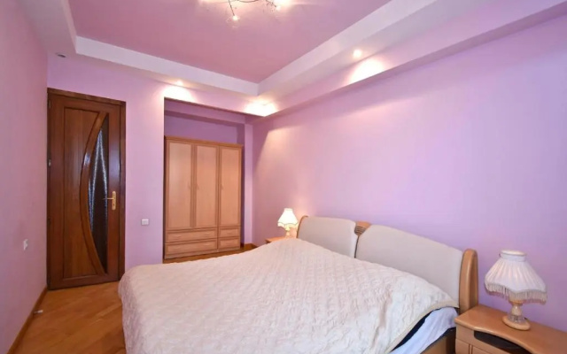 Northern Avenue 2 Bedroom Apertment With Great View HH656