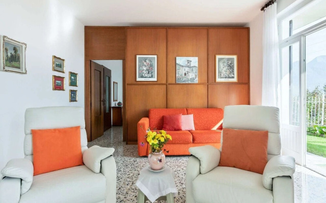 Delightful Villa With Garden