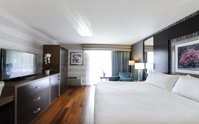 Holiday Inn Niagara Falls - By The Falls by IHG