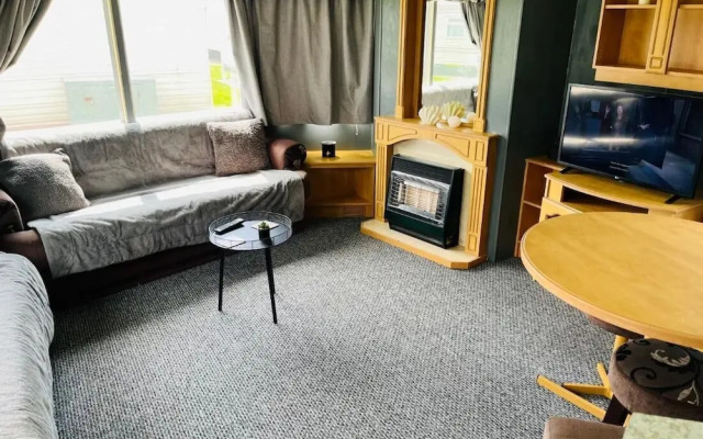 4-bed Seaside Caravan Free Wifi Pet Frie