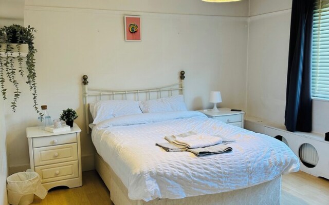 Immaculate 3-bed Apartment in London