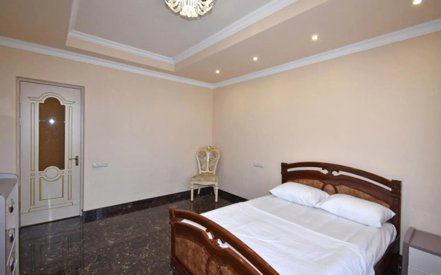 Teryan street, 4 bedrooms Luxury, Unique apartment TT888