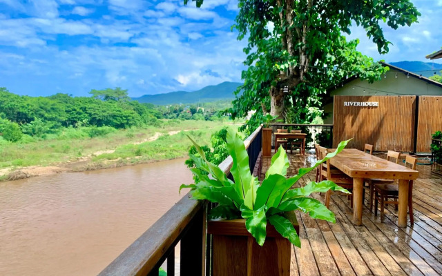 Riverhouse Hotel - The Teak House