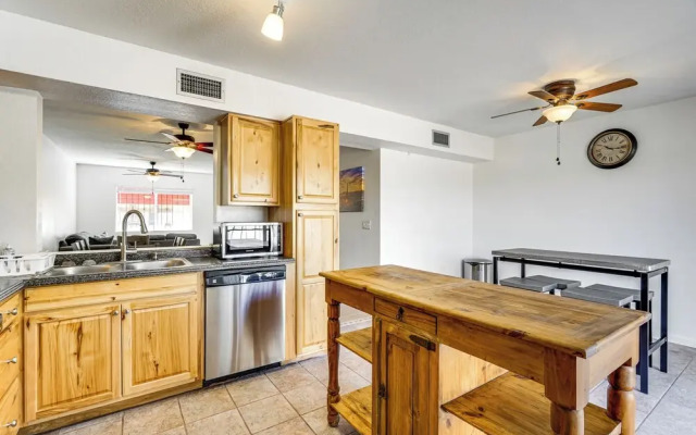 4 Mi to Downtown Tucson: Peaceful Townhome!