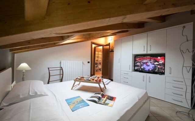 Amazing Gaia Le Palme Pool Lake View