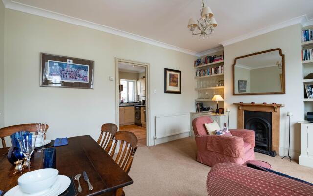 Traditional Fulham Home Close to the River Thames by Underthedoormat