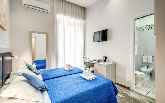 Napoli's Gold Hotel