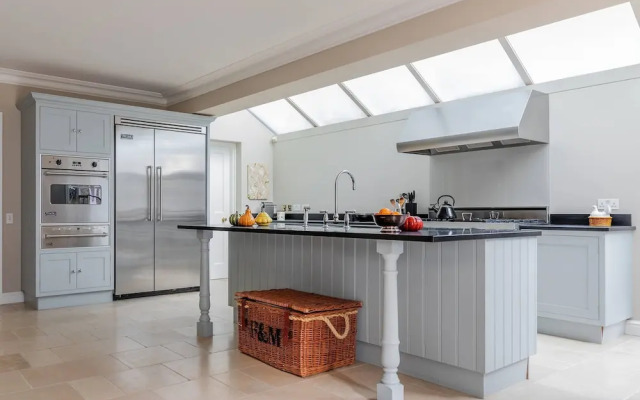 Earl's Court Square XI by Onefinestay