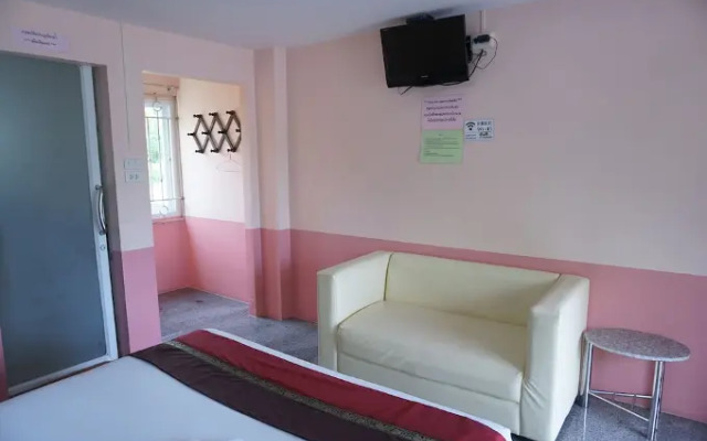 B and B Hotel