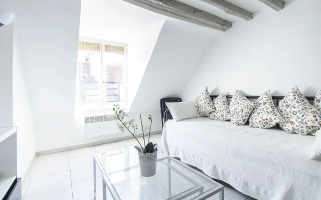 Luxury Apartment in Paris - République
