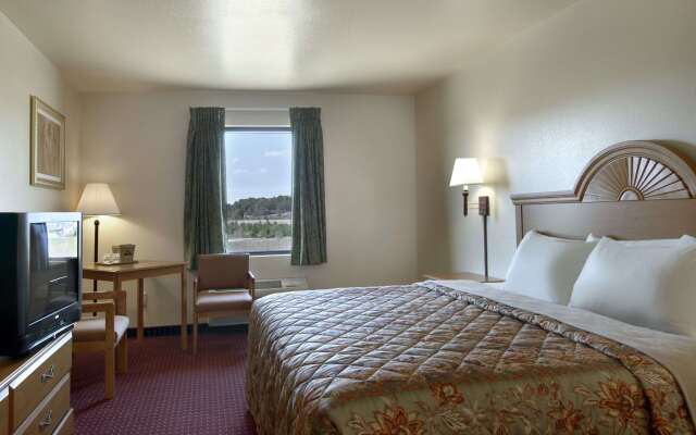 Days Inn by Wyndham Centre