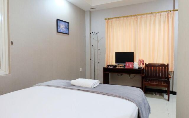 ZEN Rooms Basic D Rainbow near Royal Plaza