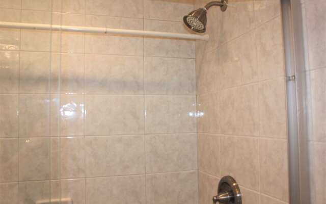 Jamaica Royale 014 - 1 Br Apts