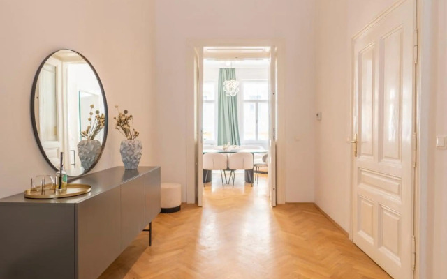 Luxury Apartment next to the City Center