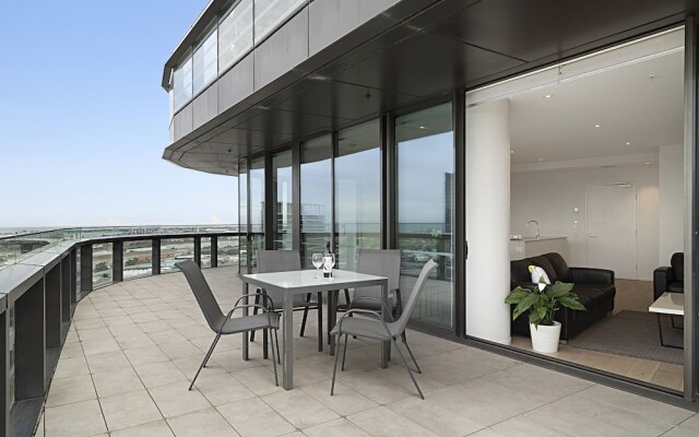 Wyndel Apartments Riverside on Collins