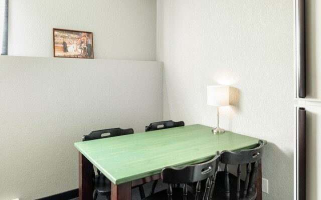 The Bulldog Hotel Silver Star