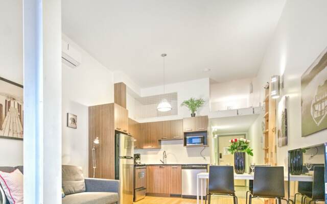 The Main 202 Central Modern Mezzanine Liv MTL