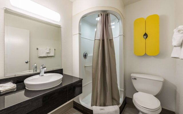 Studio 6 Monroe, LA - Hwy 165