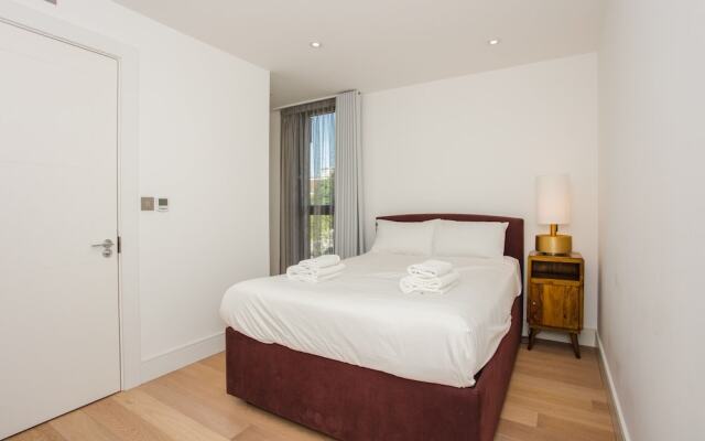 Three Bedroom Flat In Shoreditch With Large Balcony