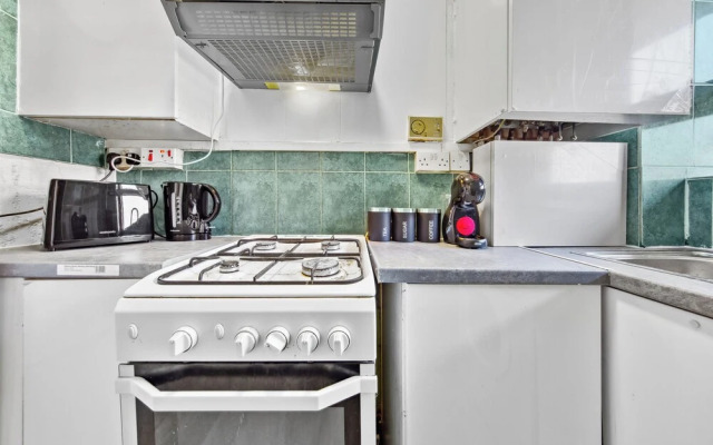 Modern 2-Bed Apartment Sleeps 7