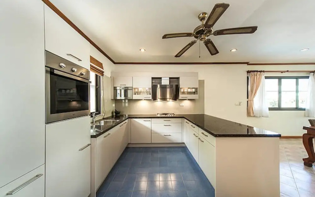 5 Bedroom Beach Front Villa on Samrong Bay