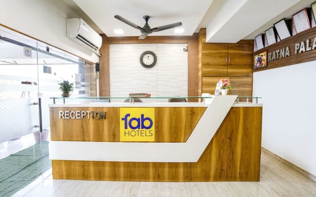 Fabhotel Ratna Palace