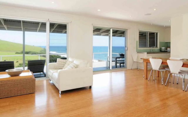 ONE TREE Gerroa 4pm check out Sundays