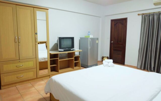 Lomsabai Apartments