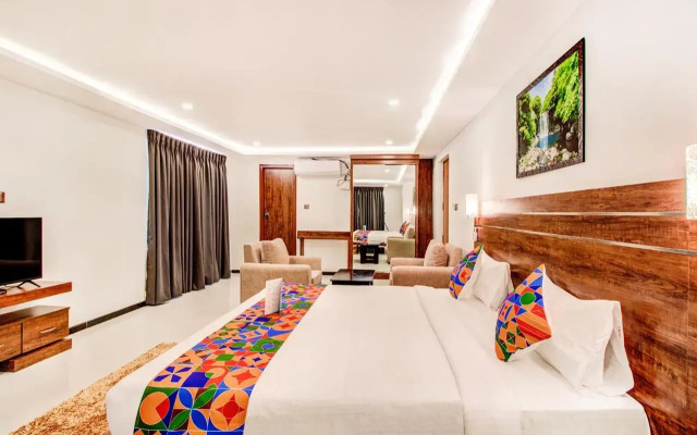 Fabhotel The Royal Suites