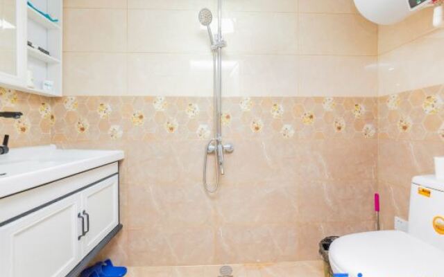 Su·Yijing Light Luxury Apartment (Fufu Road Branch)