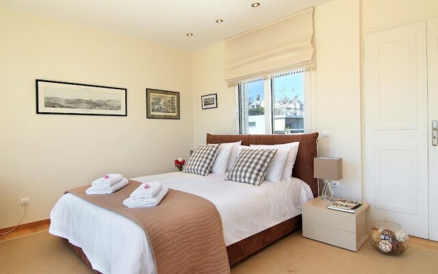 Stylish studio loft with Superb balcony