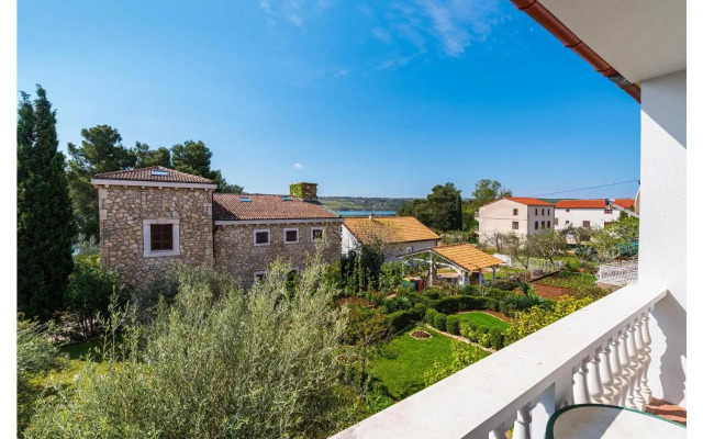 Apartment Nikice Gundica VI