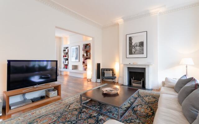 3 Bedroom Family House In Regents Park