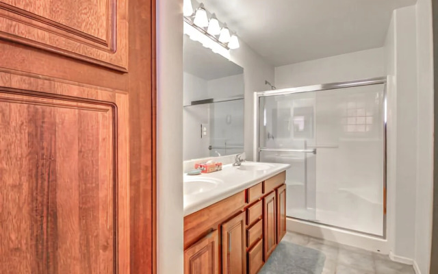 Devonshire #3032 - 2 Br condo by RedAwning