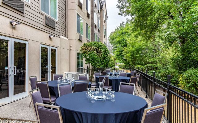 Clarion Hotel Portland Airport