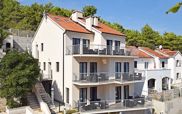 Lozna Residence 25811