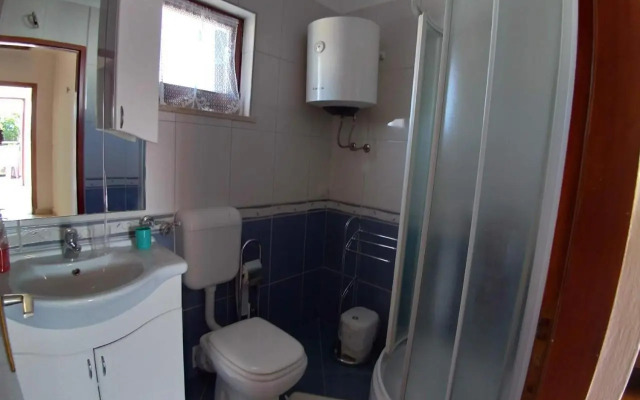 Apartment Njivice 15904b
