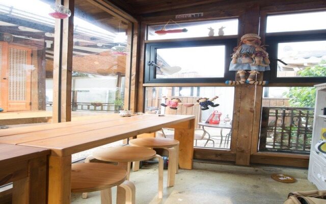 Jeonju Golmokgil Guesthouse