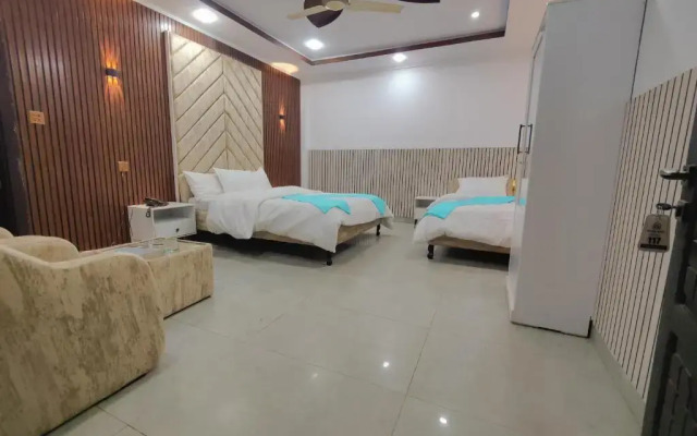 Parkway Hotel