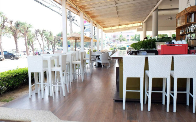 The Cha-am Methavalai Hotel