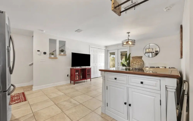 Charming Home in Heart of Downtown Pet Friendly!