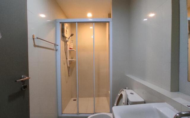 Pattaya Beach Sea View Rooftop Pool Resort