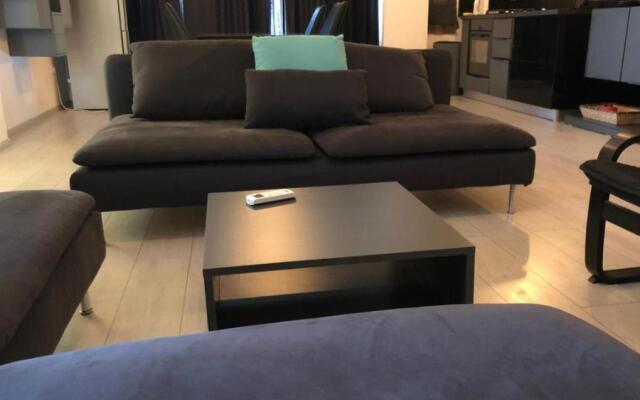 LUXURY APARTMENT III g